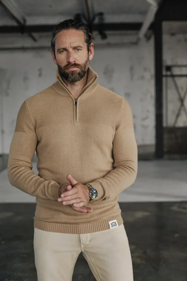 Freeman T. Porter Pull & Sweats*Gustav Crossing